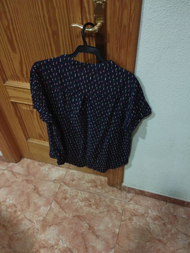 Camisa azul manga corta estampada