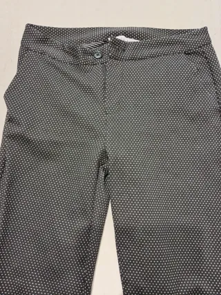 Pantaloni neri a pois bianchi