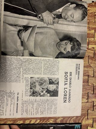 Revista antigua de Victoria Vera y de Sofia Loren.