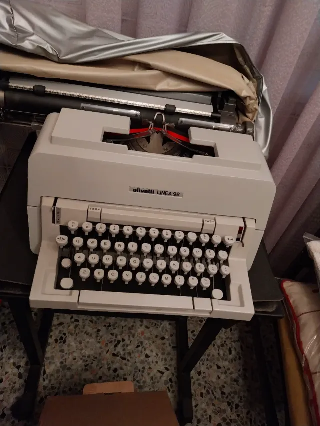 Máquina de escribir Olivetti LINEA 98