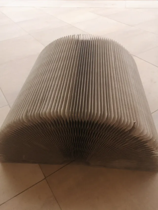 Sgabello in cartone a nido d'ape