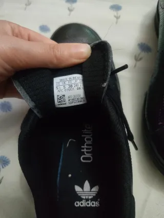 Zapatillas Adidas Negras y Moradas