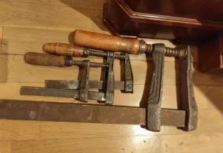 Sargentos forjados antiguos