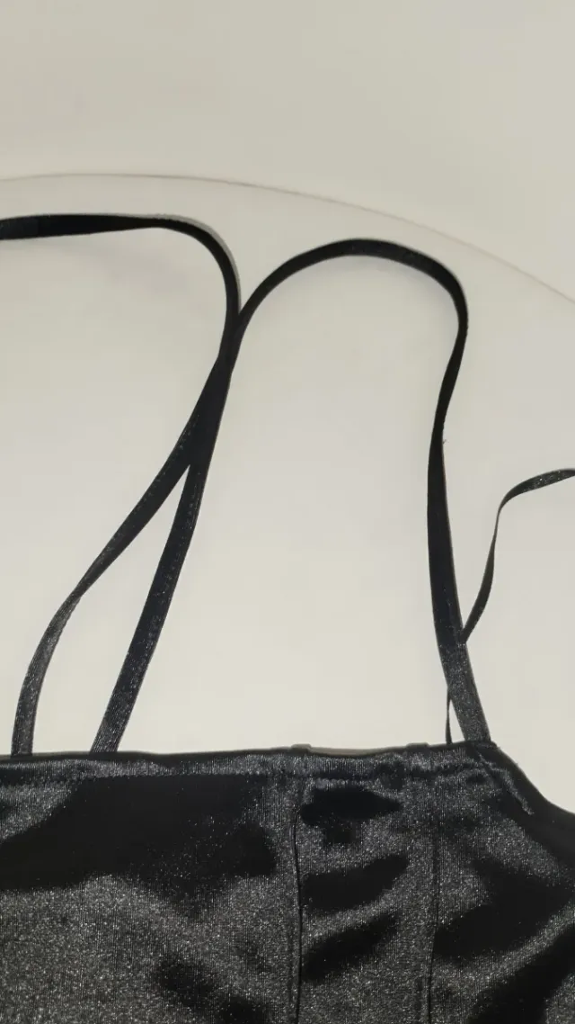 Top satén negro con cordones