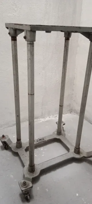 MESA INVOLCA PARA MÁQUINA DE ESCRIBIR