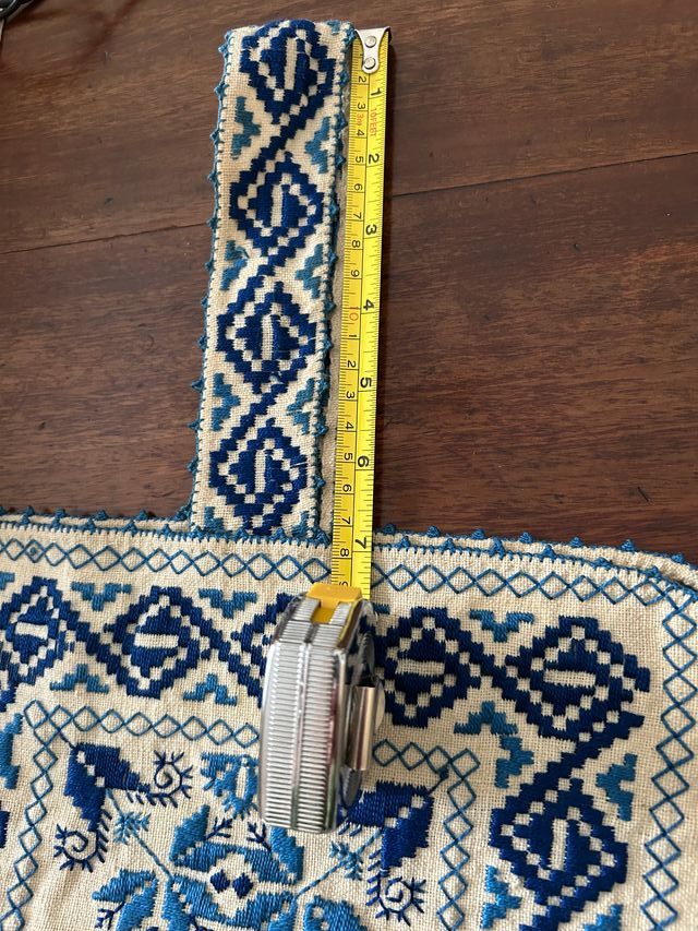 Bolsa antigua bordada a mano azul