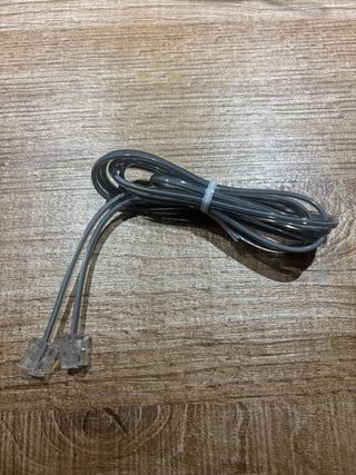 Cable teléfono fijo gris sin usar