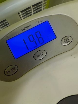 Bañera bebé con termómetro, peso y soporte.