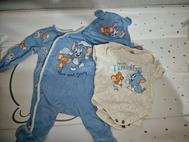 Pijama y body bebé Tom y Jerry