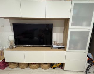 Mueble TV Ikea con vitrina