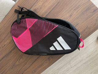 Paletero pádel Adidas negro y rosa