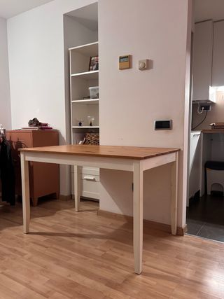 Mesa de comedor de madera