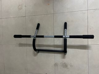 Pack: Banco de entrenamiento + Barra de dominadas.