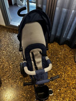 Triciclo infantil con pedales