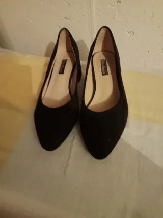 Zapatos de ante negros tacón medio