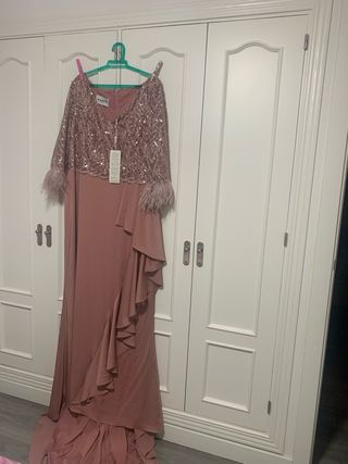Vestido largo lentejuelas y plumas