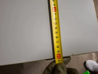 Mesa de escritorio blanca de madera