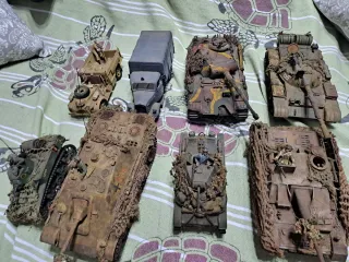 Modellini militari costruiti varie marche