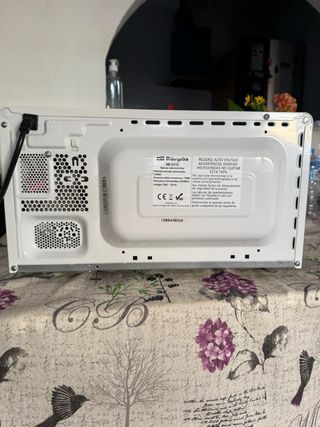 Microondas Orbegozo Blanco