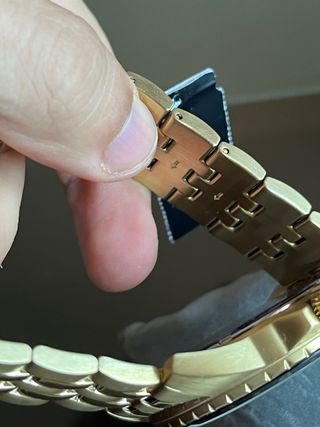 Reloj Guess Dorado y Negro