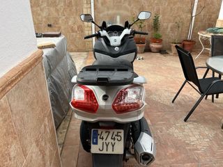 Moto Scooter SYM Blanca 600 CC con ABS. solo 10000