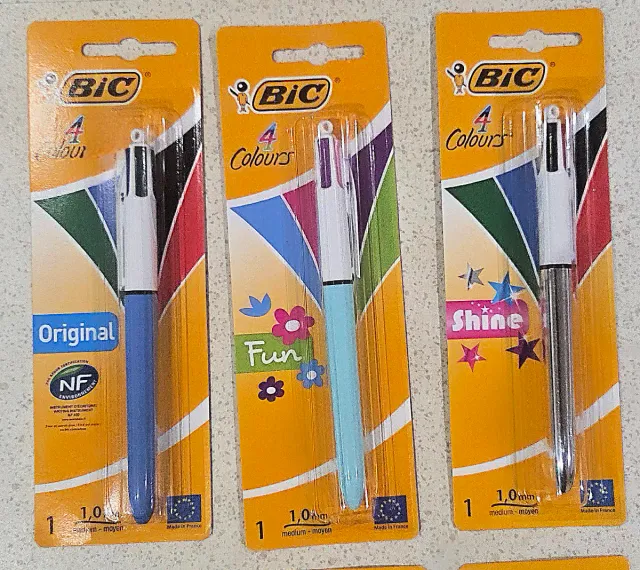 Lote A. 5 bolígrafos BIC 4 colores diferentes mod.