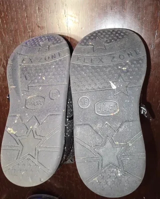 Botas pretas para bebé