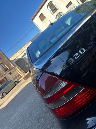 Mercedes-Benz E320
