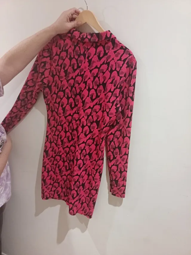 Vestido estampado animal print rosa y negro