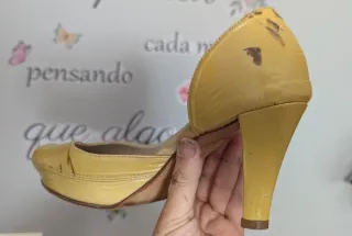 Zapatos de salón UNISA verano amarillos