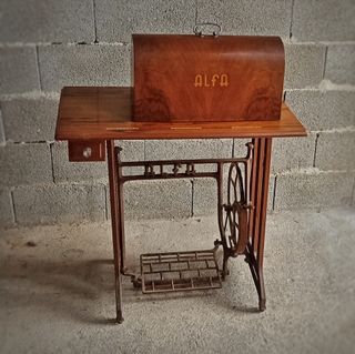 Máquina de coser antigua ALFA