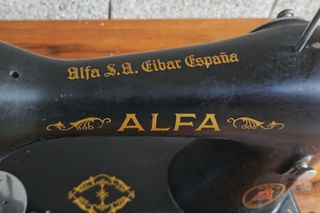 Máquina de coser antigua ALFA