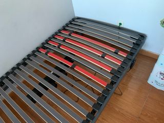 Cama ortopédica metálica y de madera