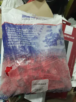 300 Cuñas Autonivelantes para Construcción