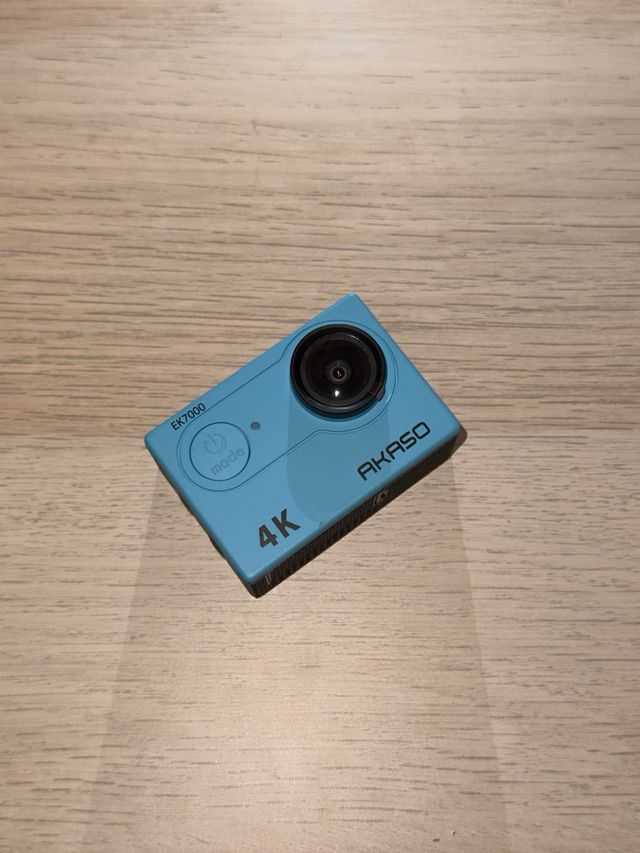 Akaso EK7000 4K. cámara deportiva + accesorios