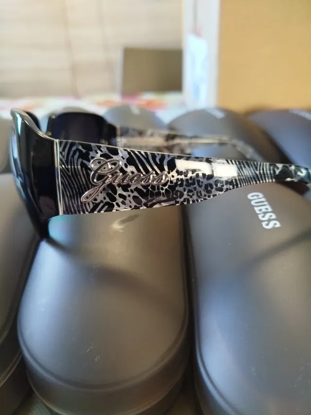 Occhiali da sole Guess unisex neri