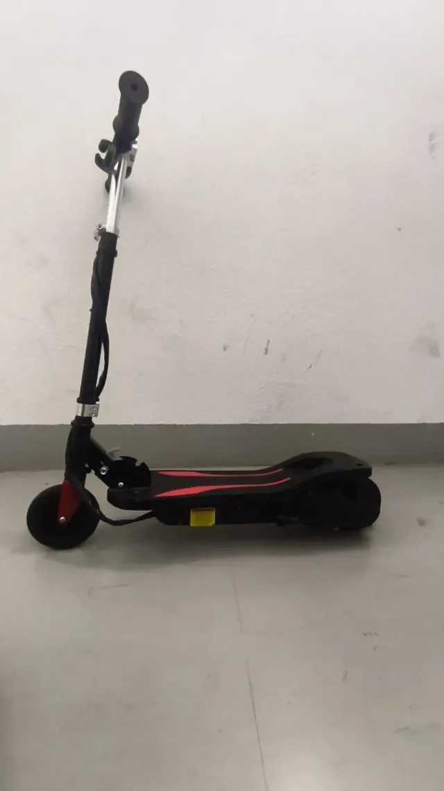 Patinete Eléctrico Infantil Negro/Rojo
Hasta 50kg