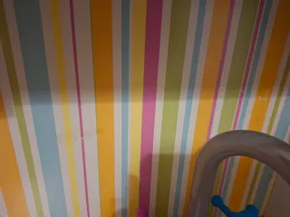 Cocinita de juguete rosa y azul