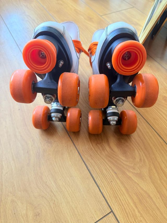 Patines de 4 ruedas blancos y naranjas n° 31-32