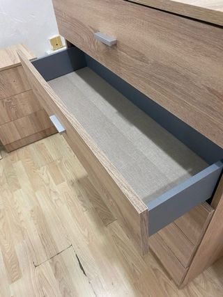 Cómoda de madera color roble beige