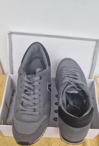 Zapatillas grises