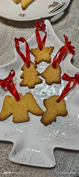 24 decoraciónes árbol de Navidad. 