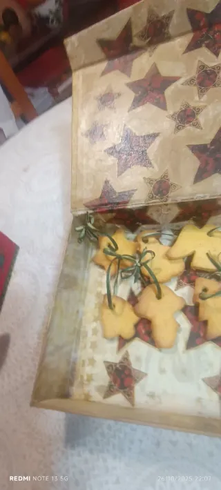 24 decoraciónes árbol de Navidad. 