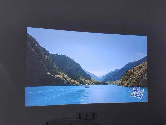 Proyector Portátil Blanco y Naranja