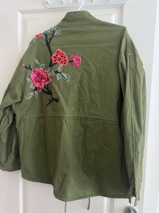 Chaqueta verde bordada flores talla s 