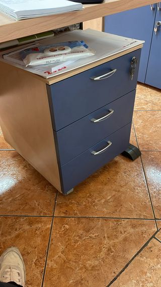 Mesa de oficina madera y metal