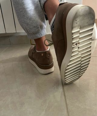 Zapatos Carmela Oxford Cordones Beige