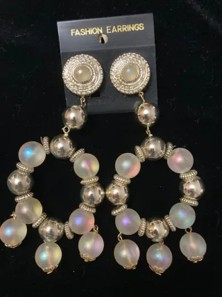 Pendientes vintage dorados y multicolor