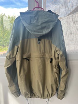 Chaqueta Nike ACG Beige y Azul