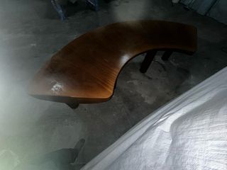 Mesa de diseño curva madera maciza